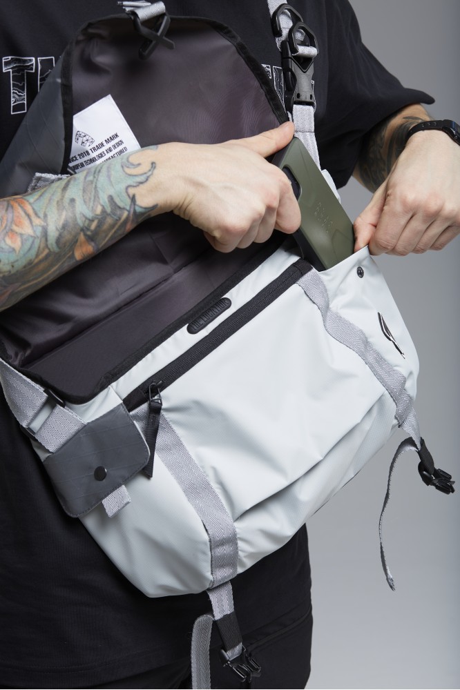 MESSENGER BAG SATELLITE TL 06LOS SS22 GREY